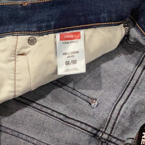 EXPRESS DISTRESSED JEGGINGS - Picture 3 of 3